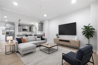 Building Photo - 139 W 51st St