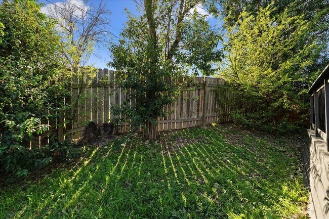 Building Photo - 1411 Fairfield Dr