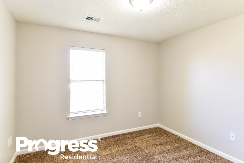 Building Photo - 1261 Thames Dr
