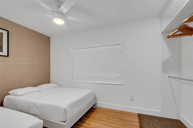 Building Photo - 301 SW 30th Ct