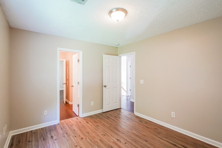 Building Photo - 131 Braxton Ln E