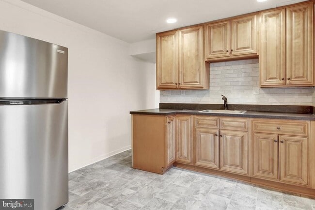 Building Photo - 3 bedroom in CD East Schools