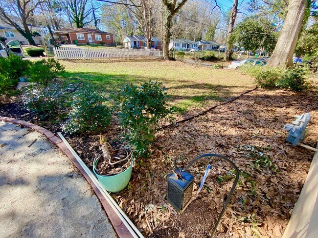 Building Photo - Beautifully Updated Decatur Home with Spacious Backyard! Move-In Special: Get approved and move i...
