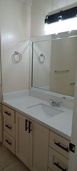 Building Photo - 634 Marrs Ave