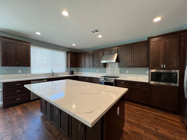 Building Photo - Completely Remodeled home in desirable Mou...