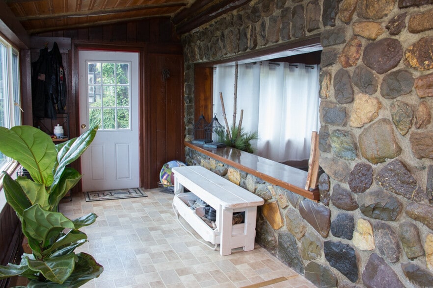 Building Photo - 49 somerville rd