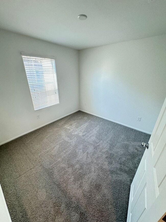 Building Photo - Charming 3-Bedroom Home with Open Layout, Balcony & Modern Finishes!