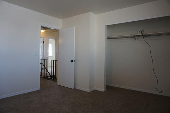 Building Photo - West Jordan 5 Bedroom Townhome