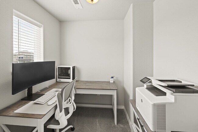 Building Photo - Well maintained Fountain Home with 3 bedrooms and  beautiful mountain views.