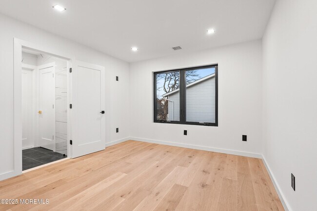 Building Photo - 459 Harnell Ave