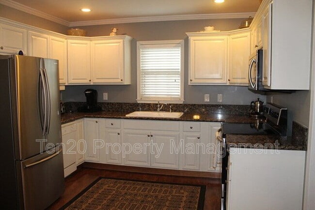 Building Photo - 3308 Junaluska Dr