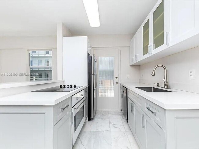 Building Photo - 1545 Euclid Ave