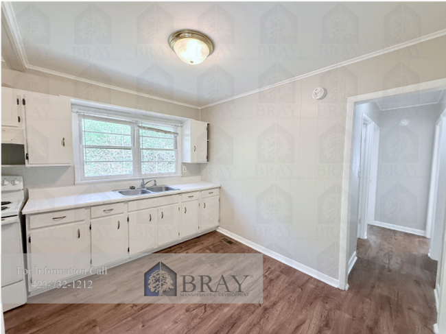 Building Photo - Charming Cottage Retreat in the Heart of Ridgefields – 2BR Renovated Home with Stream Views