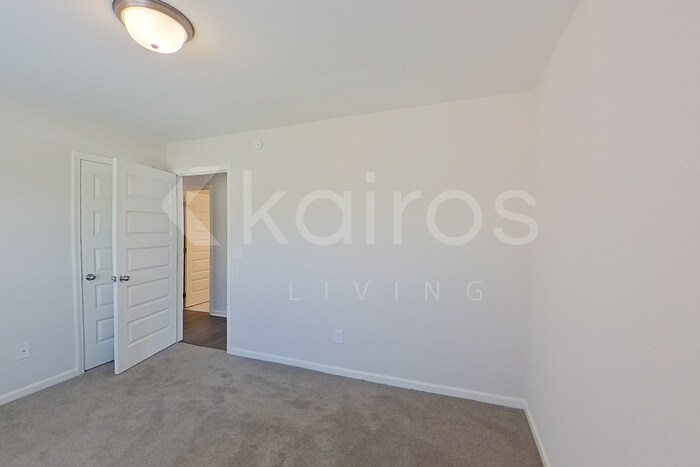 Building Photo - 781 Park Ln