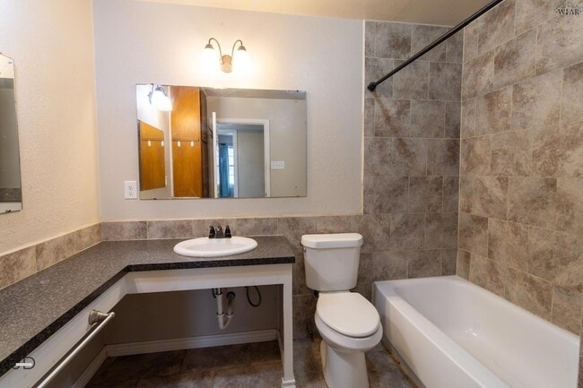 Building Photo - 4646 Sierra Madre Dr