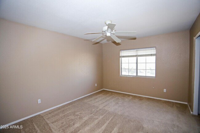 Building Photo - 842 N Naples Dr