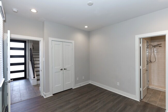 Building Photo - 3107 Saint Charles St