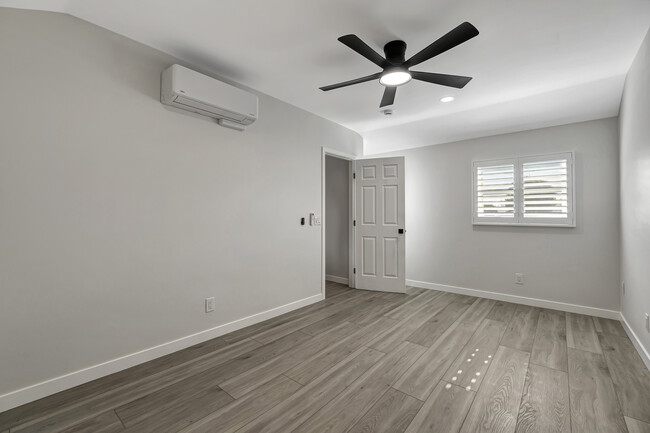 Upstairs Bedroom - 431 E La Veta Ave