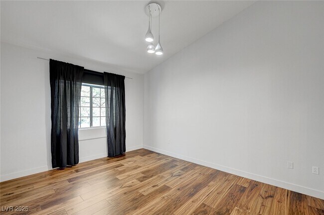 Building Photo - 75 N Valle Verde Dr