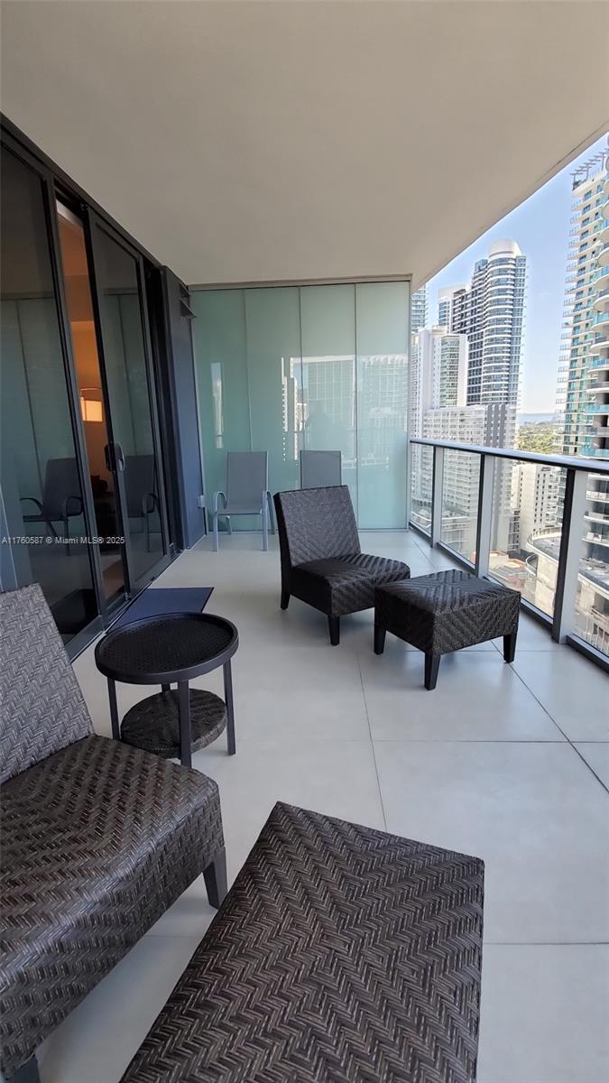 Building Photo - 1010 Brickell Ave