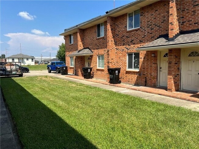 Primary Photo - 3213 Golden Dr