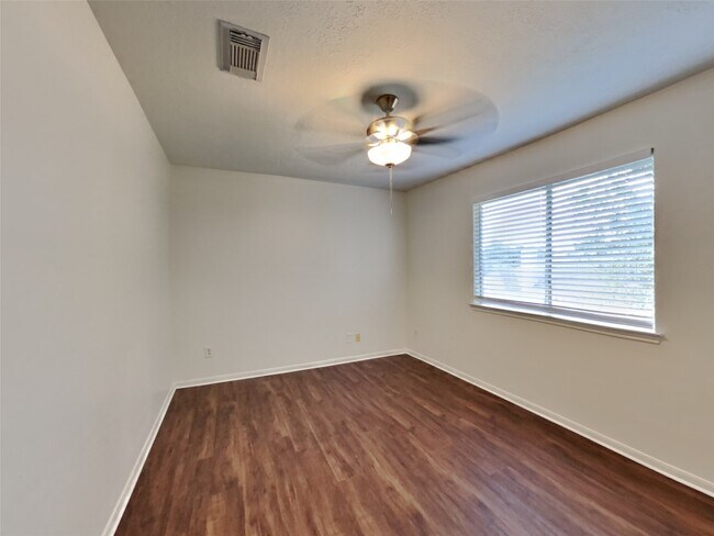 Building Photo - 622 Oak Hill Dr