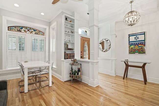 Building Photo - Lovely 2 BR/2.5 BA Apartment near Noma II!