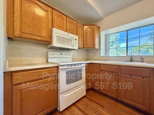 Building Photo - 717 E Hundley Hvn Cir