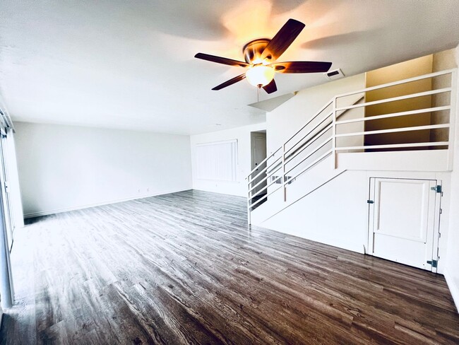 Building Photo - Spacious 3 bedroom 2 bath with attached ga...