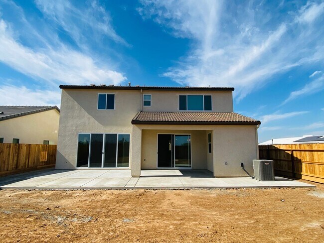 Building Photo - COMING SOON! $2,750 Ashlan & Highland, 4 B...