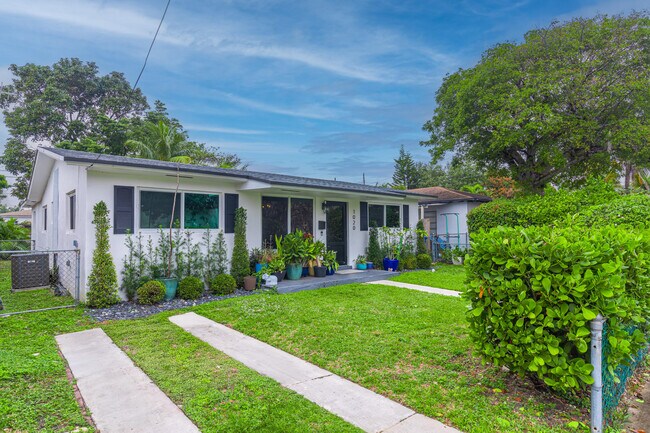 Building Photo - 1020 SW 31st Ave