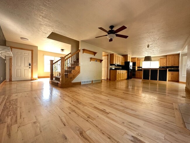 Building Photo - Great Lehi home Available Soon!