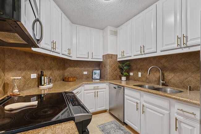 Building Photo - 1860 Ala Moana Blvd