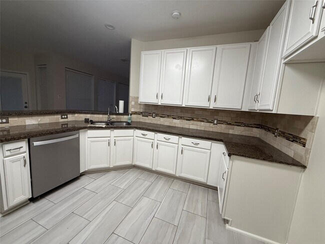 Building Photo - 12919 Deer Cove Ln