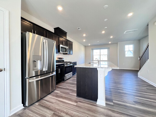 Building Photo - 1988 Rosedale Rdg Ave