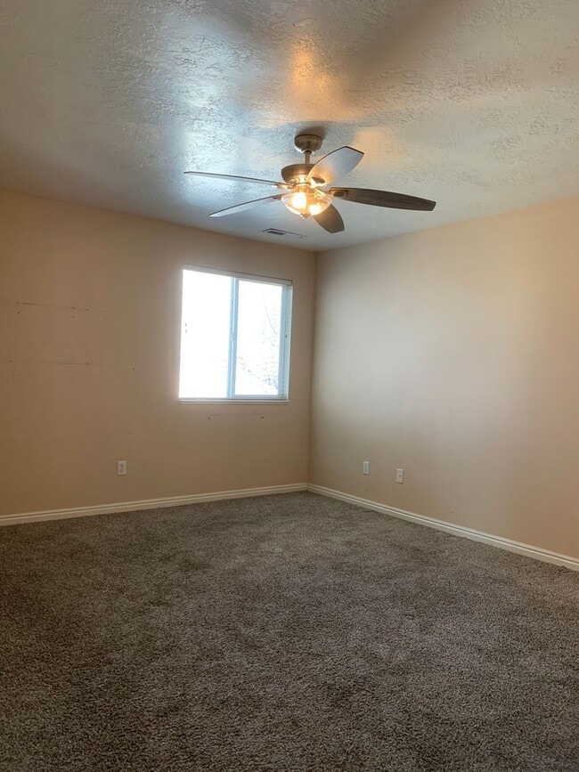 Building Photo - Celebrate January with a $900 Move-In Gift! 2 Bed, 2 Bath Condo in Ogden
