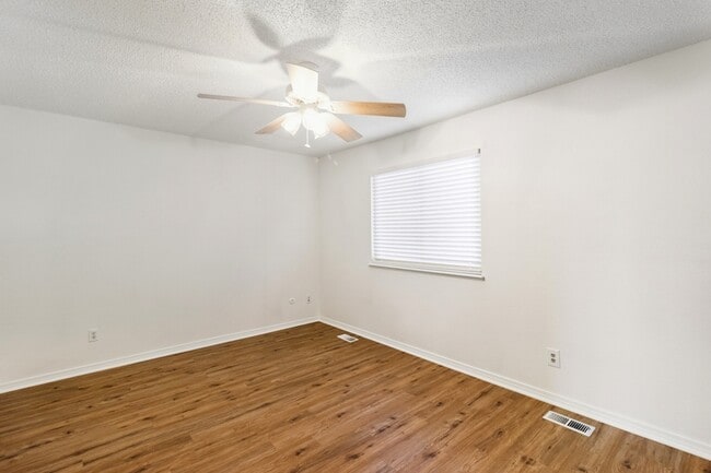 Building Photo - 729 Parkview Mountain Dr