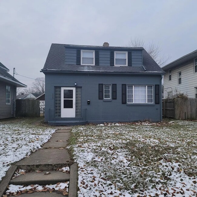 Building Photo - 1223 Portage Ave