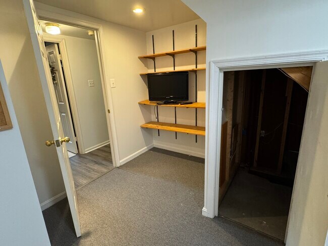 Building Photo - 3212 Manitoba Dr