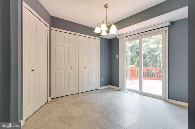 Building Photo - 6213 Stratford Ct