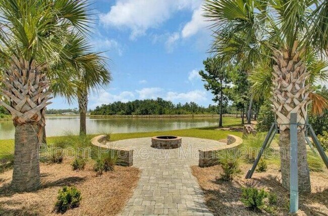 Building Photo - 227 Shortmarsh St