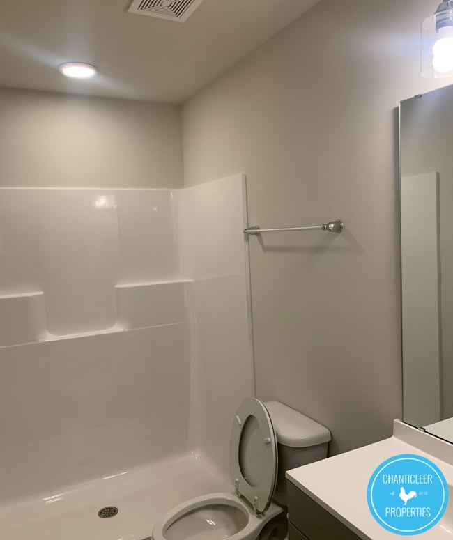 Building Photo - 2433 Harrison Dr