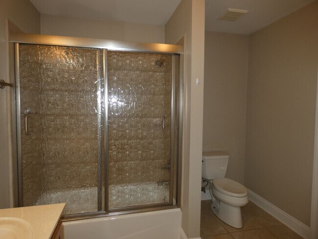 Building Photo - Marvelous Executive Pool Home in Hammersmith