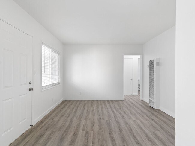 Interior Photo - 1577 Pine Avenue