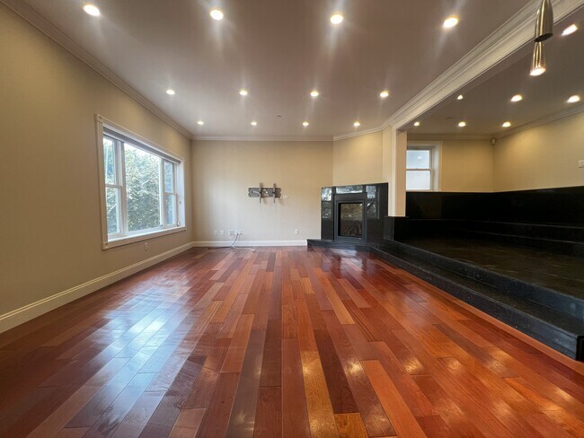 Building Photo - 19 Rosewood Dr