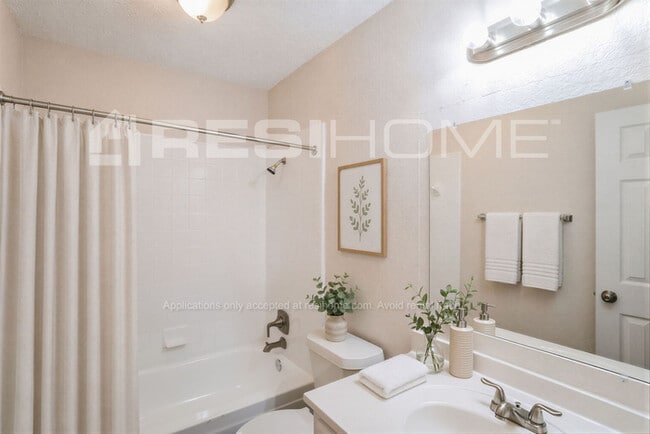 Building Photo - 6009 Marigold Dr