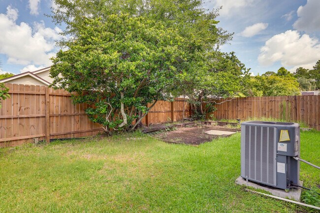 Building Photo - 3812 Tallcott Dr