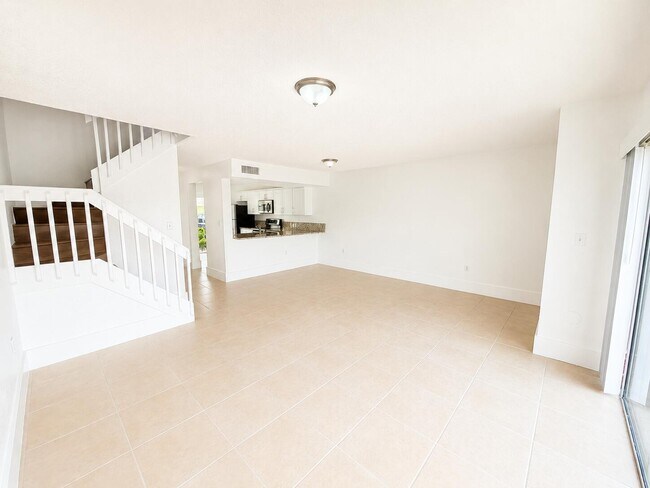 Building Photo - 887 Crystal Lake Dr