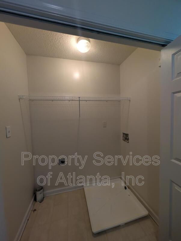 Building Photo - 5060 Lincoln Dr