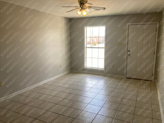 Building Photo - 340 Gloria St